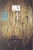 Im Holzfa� lagert die Riserva